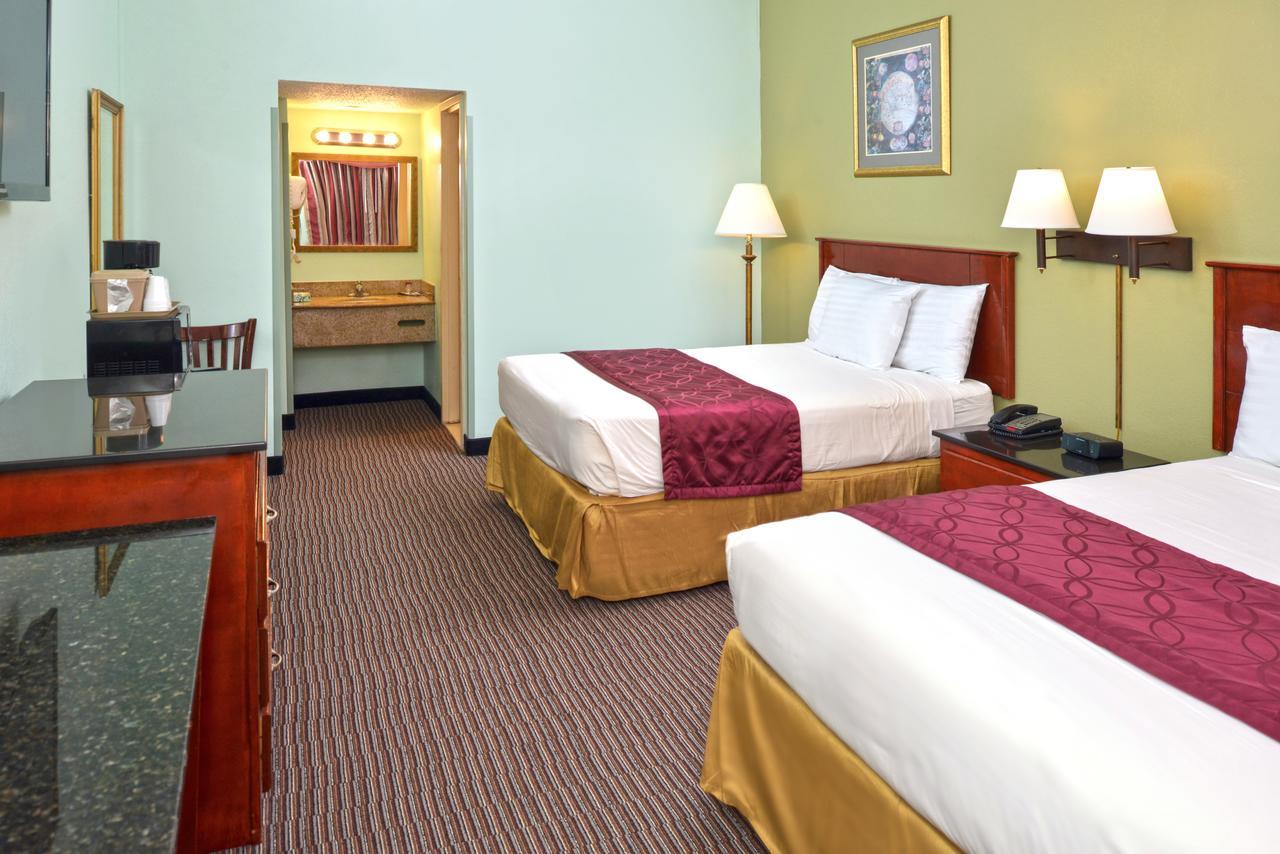 Americas Best Value Inn Smithtown/Long Island Zewnętrze zdjęcie