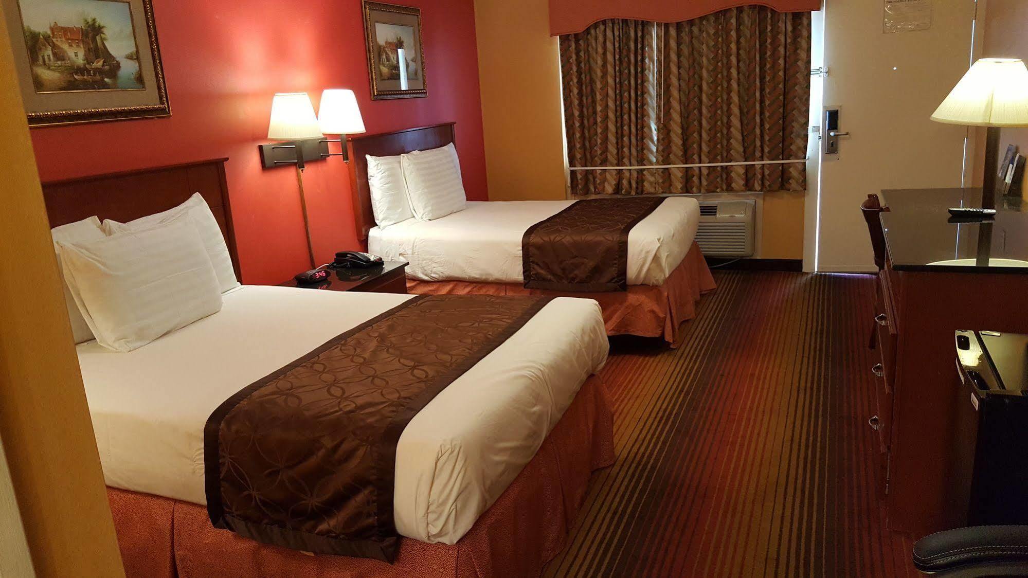 Americas Best Value Inn Smithtown/Long Island Zewnętrze zdjęcie